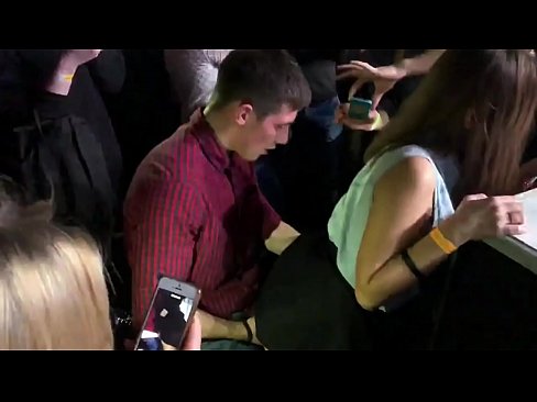 ❤️ الجنس الحقيقي في ملهى ليلي روسي. فتاة روسية تبلغ من العمر 18 عامًا تمارس الجنس في فتحة الشرج والمهبل في ملهى ليلي في الإباحية٪ ar.eviewporn.ru٪